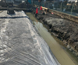 雨上がりの基礎工事。