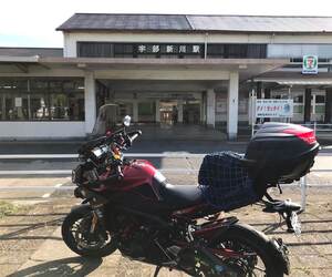 宇部駅とバイク